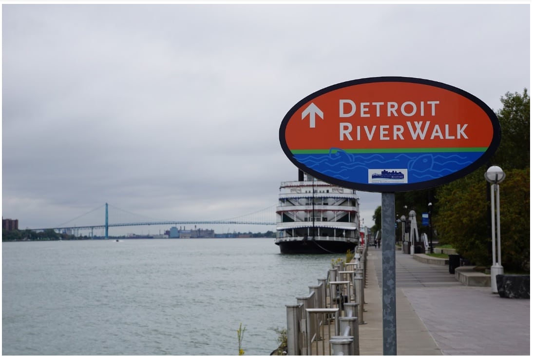 A photo of the Detroit RiverWalk on a cloudy day